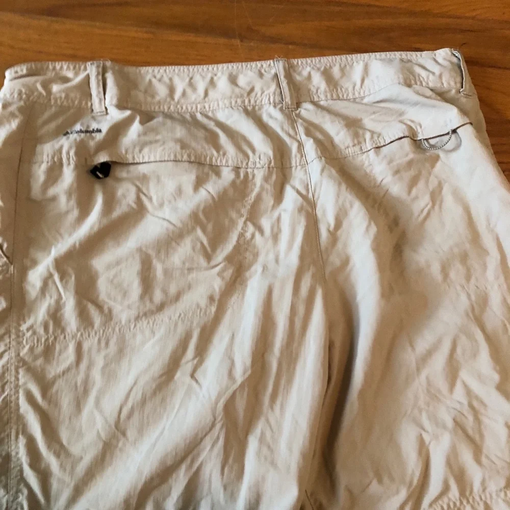 COLUMBIA‎ OMNI SHADE KHAKI SHORTS 16